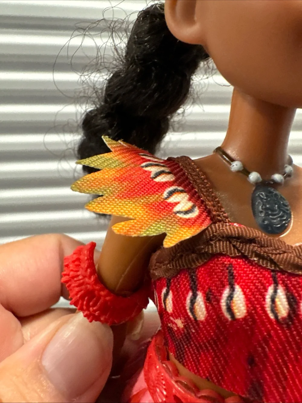Disney musical Moana of Oceana light up doll necklace lights up